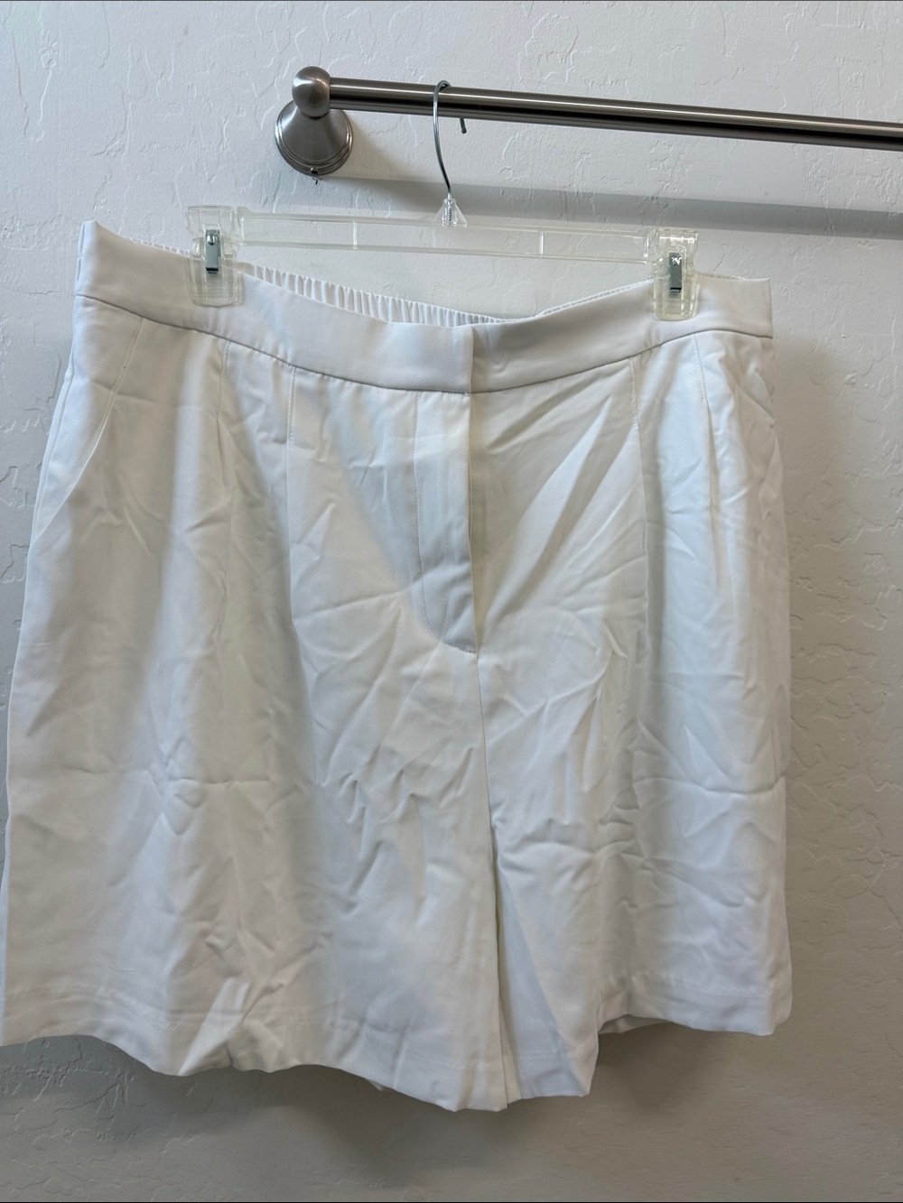 White High-Waist lined Pleated Short